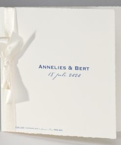 Creme handgeschepte kaart met strik