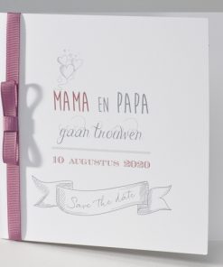 Vierkante blanco kaart met luxelint met strik