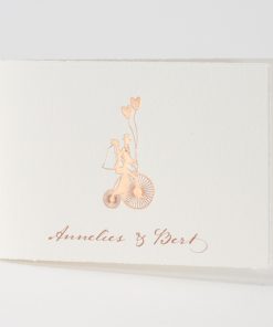Oud-Hollandse trouwkaart met koppel op retrofiets - koperfolie
