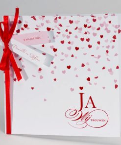 Feestelijke aankondiging met rode hartjes Ja wij trouwen