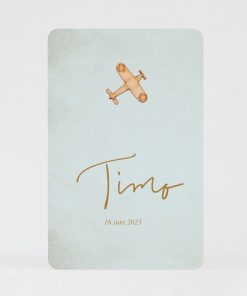 Vintage geboortekaartje groen met houten vliegtuigje