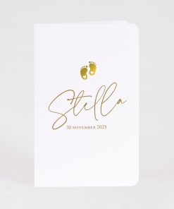 Geboortekaartje paspoortformaat met voetjes in goudfolie