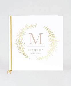 Vierkant geboortekaartje kalk met bloemenkrans in goudfolie