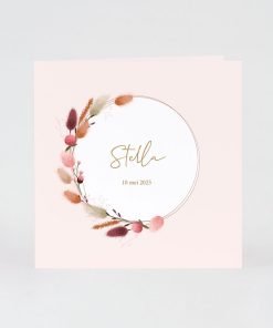 Romantisch geboortekaartje met droogbloemenkrans