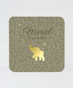 Geboortekaartje olifantje in goudfolie op groen luipaardpatroon