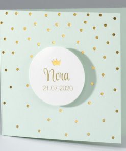 Mintgroen geboortekaartje met confetti in goudfolie