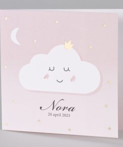 Geboortekaart wolkje met kroon in goudfolie op roze achtergrond