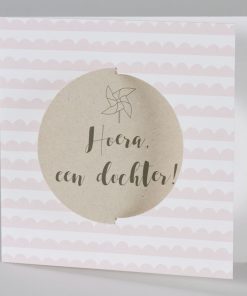 Geboortekaart roze golfjes met kraft bol en origami waaier