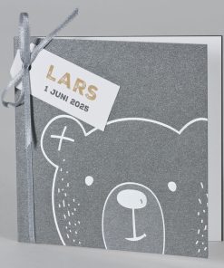 Antraciet geboortekaart snoezige beer met naamkaartje