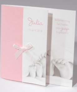 Geboortekaartje voetjes en strikje