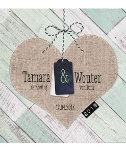 Hippe trouwkaart in mintgroen met steigerhout en hart