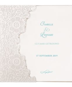 Uitnodiging chic in kaft van zijdelook bloemenpatroon