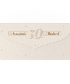 Uitnodiging vintage in envelopvorm en gestanste velden